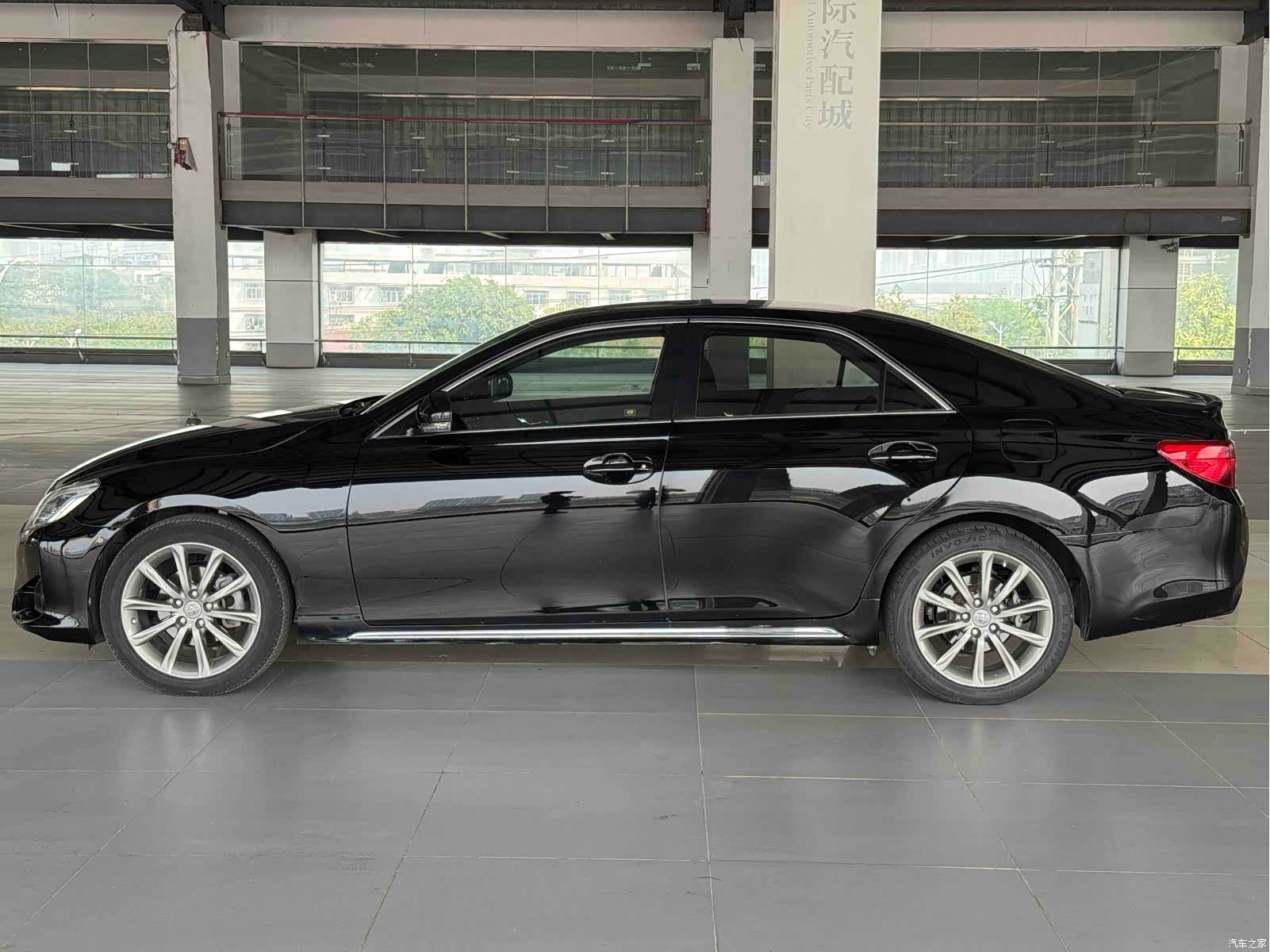 Toyota 2.5V, 2015 3