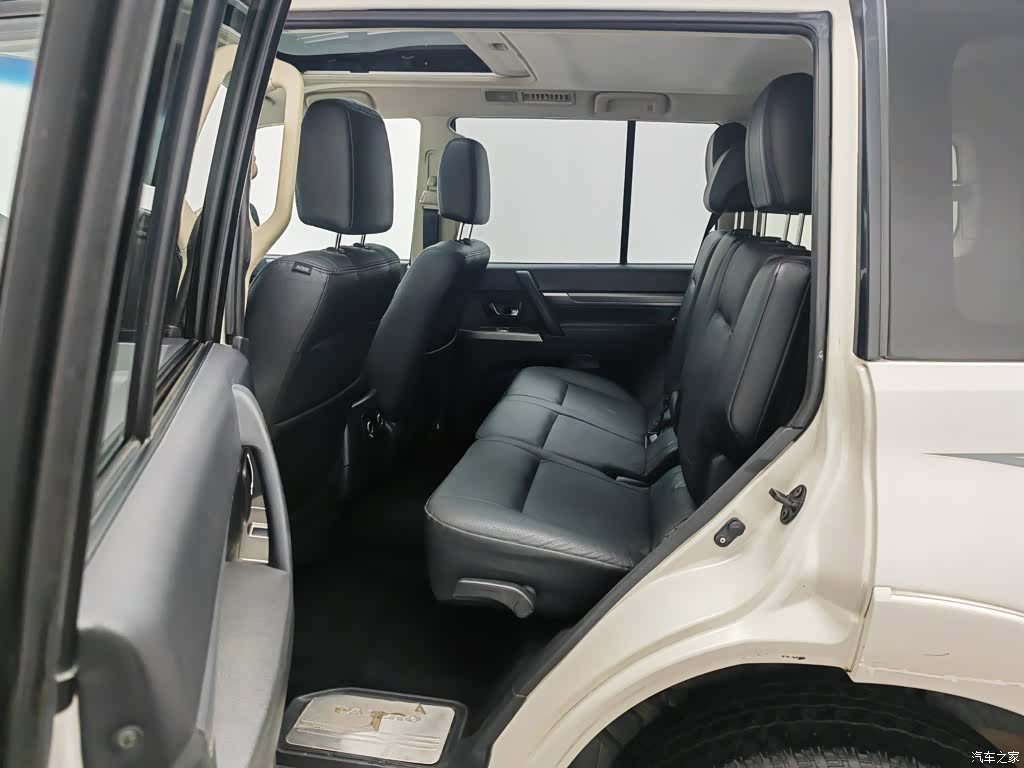 Mitsubishi Pajero, 2014 15