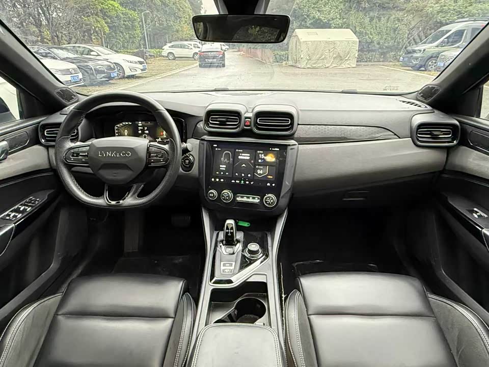 Lynk & Co 03