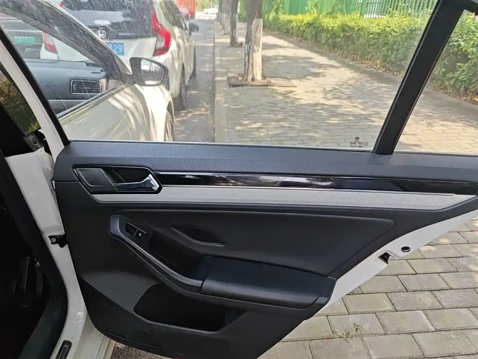 Volkswagen Sagitar Volkswagen Sagitar