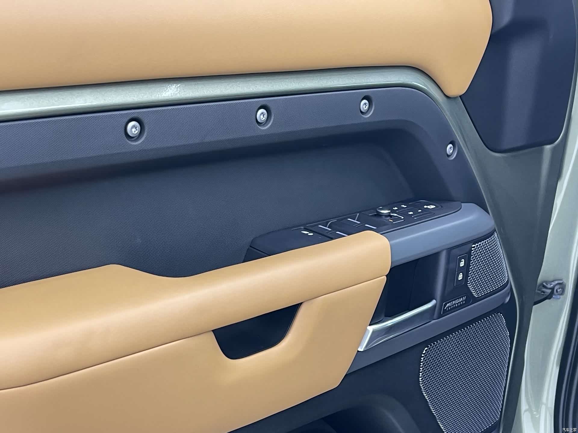 Land Rover Defender, 2021 15