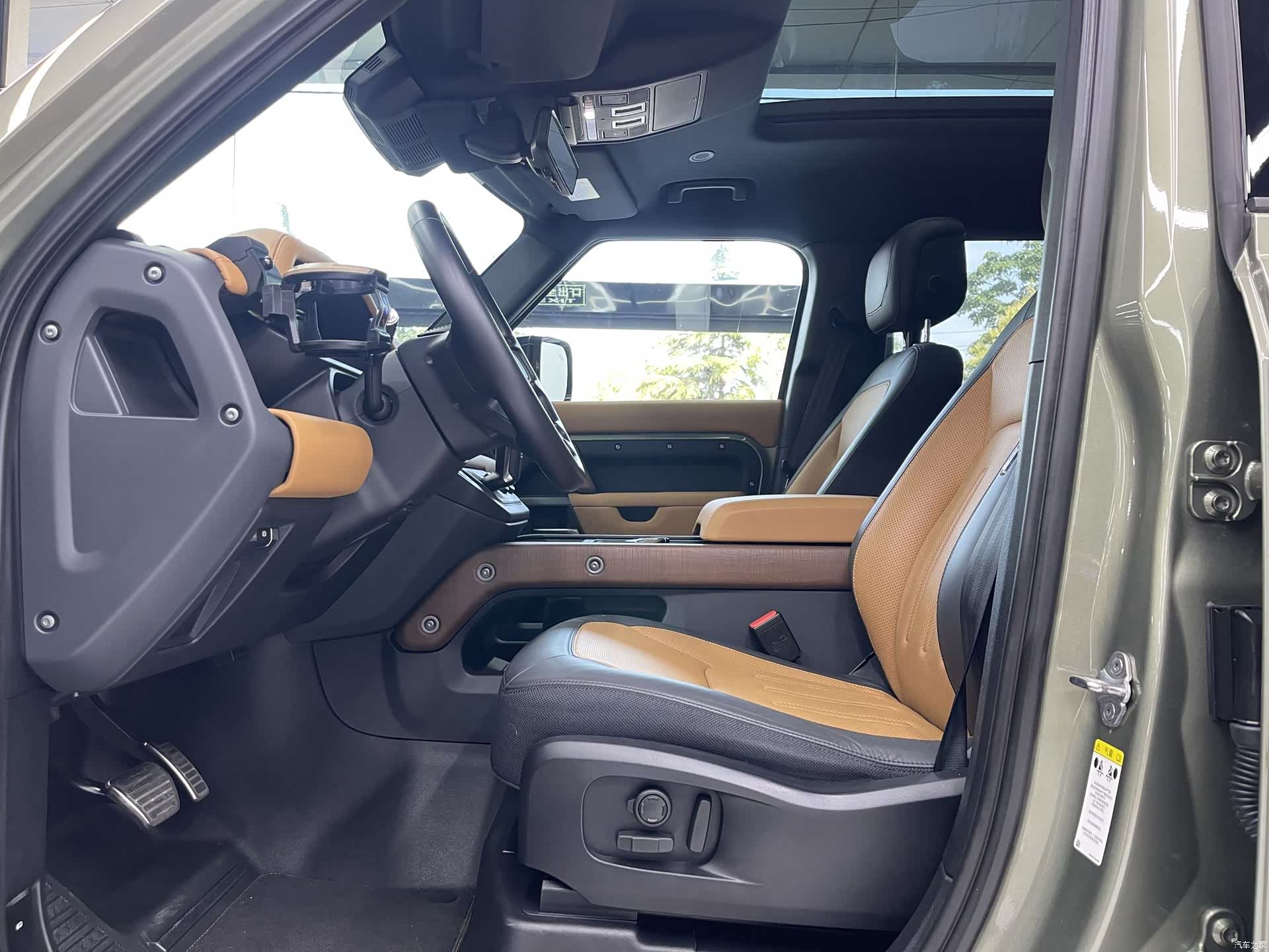 Land Rover Defender, 2021 9