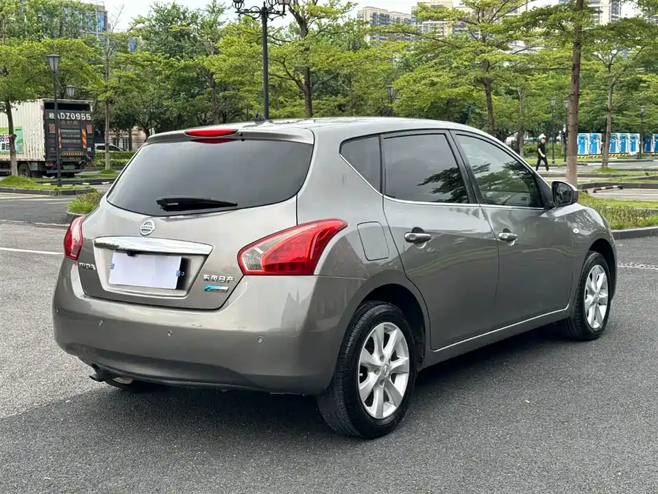 Nissan TIIDA