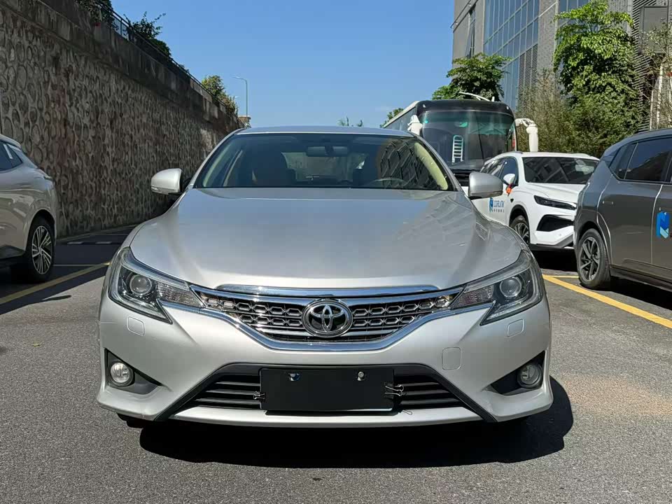 Toyota Reiz
