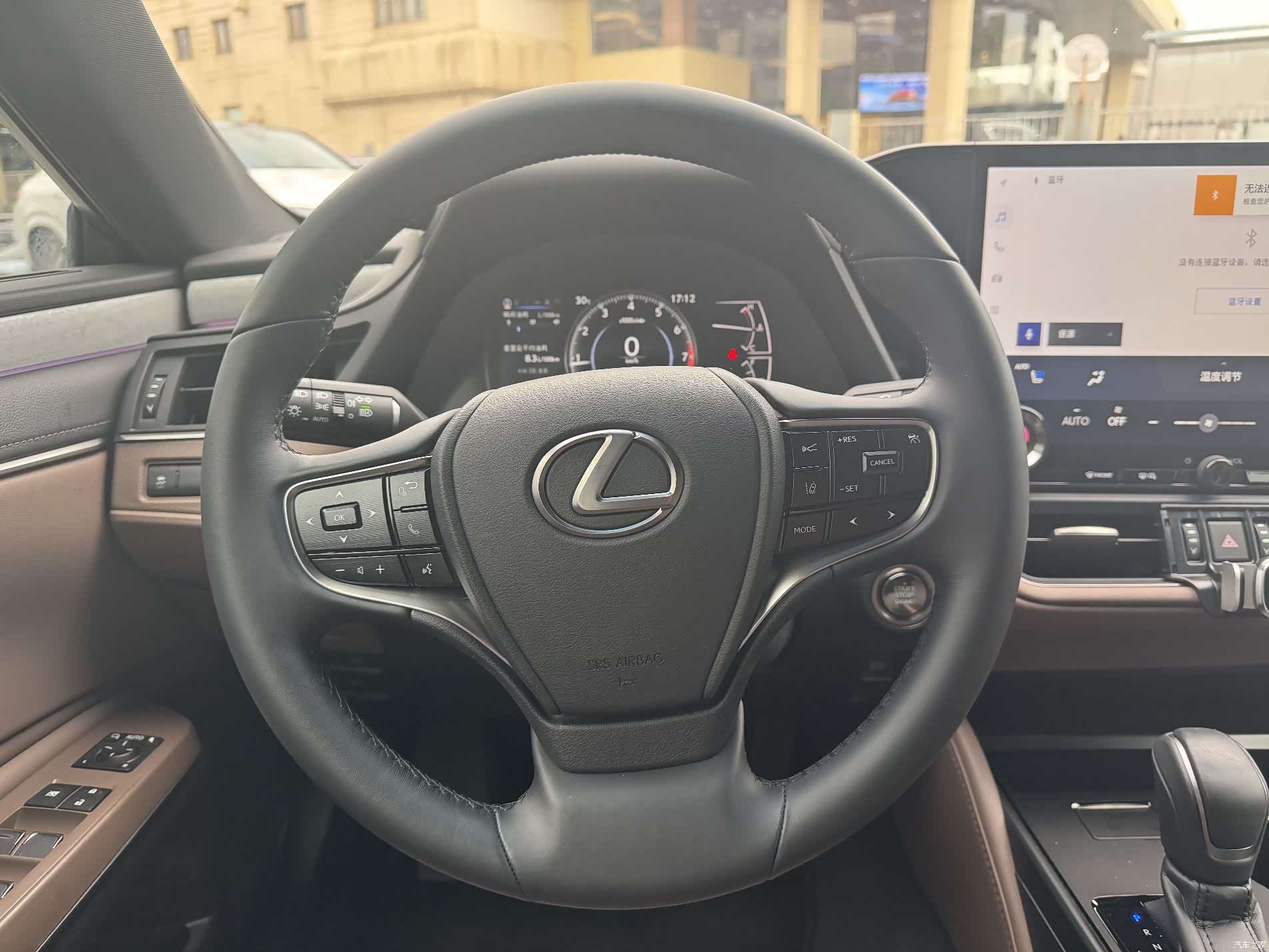 Lexus ES, 2025 12