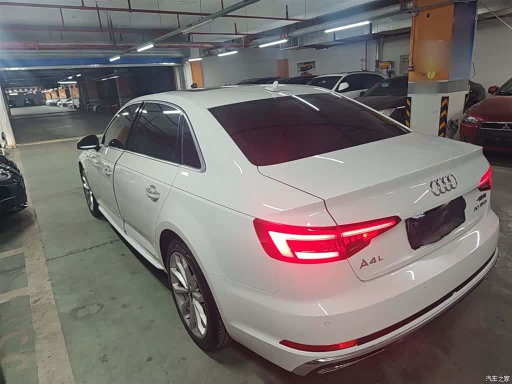 Audi A4L, 2020 все фото