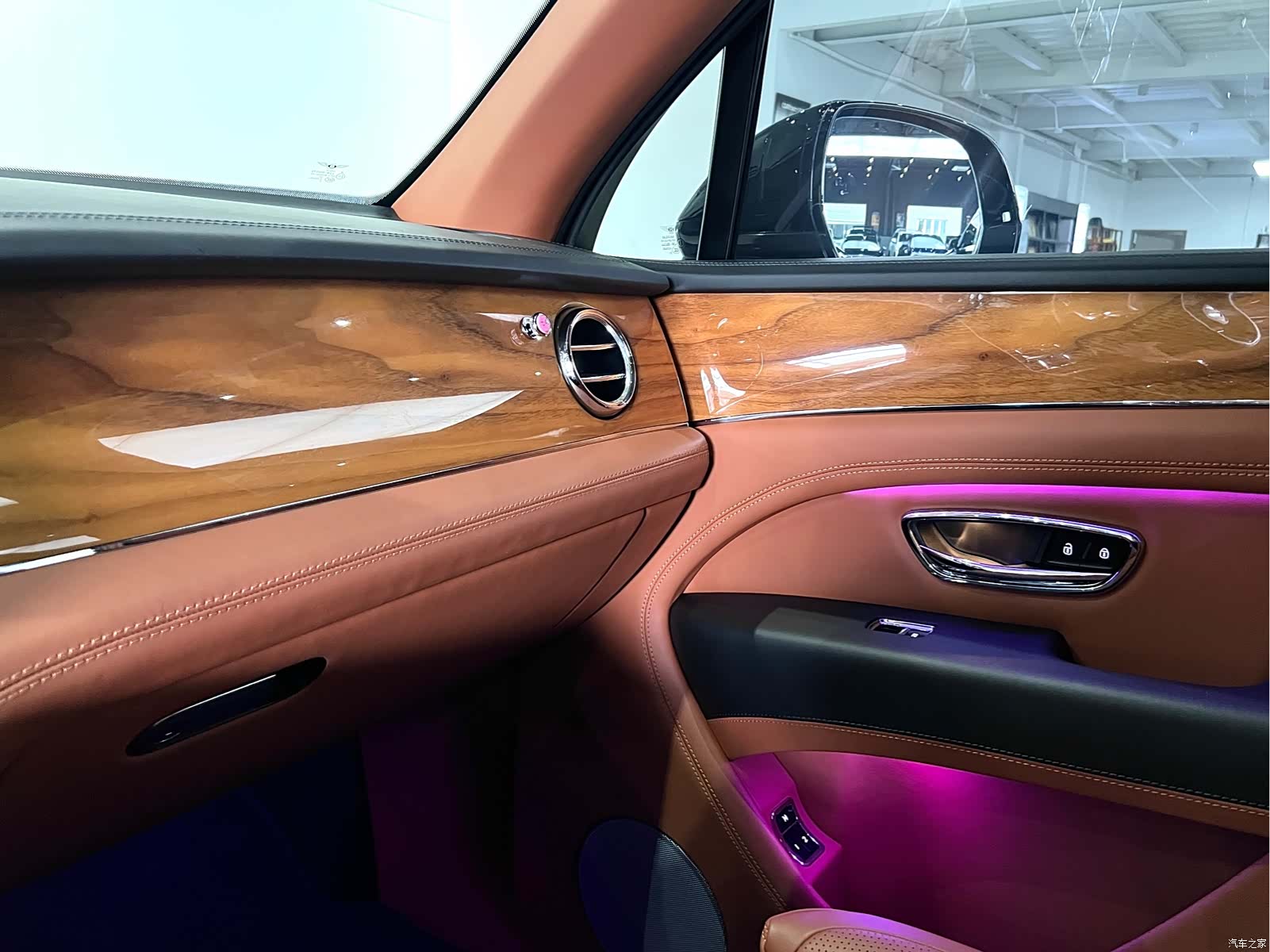 Bentley Bentayga, 2021 27