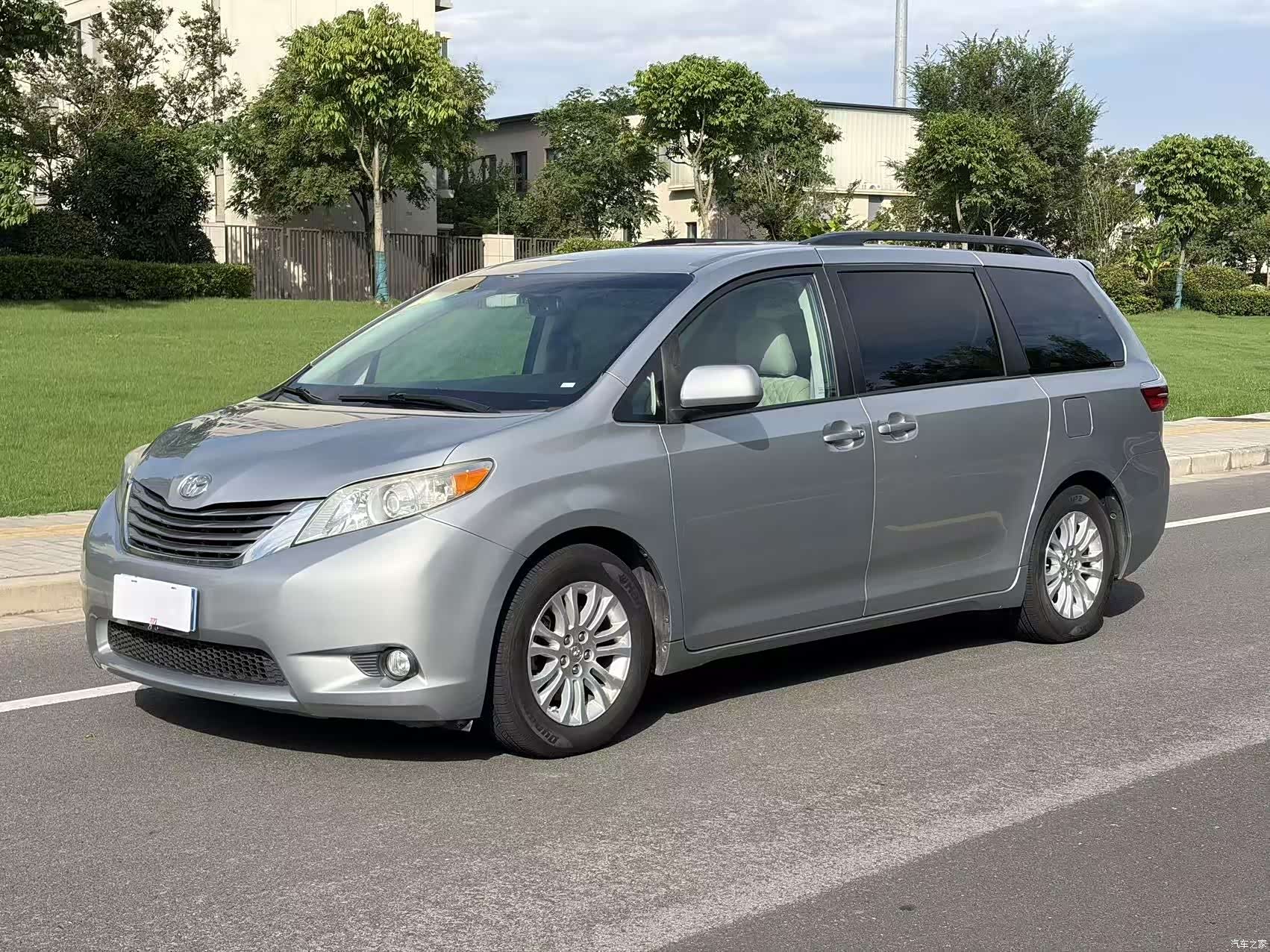 Toyota Sienna, 2017 1