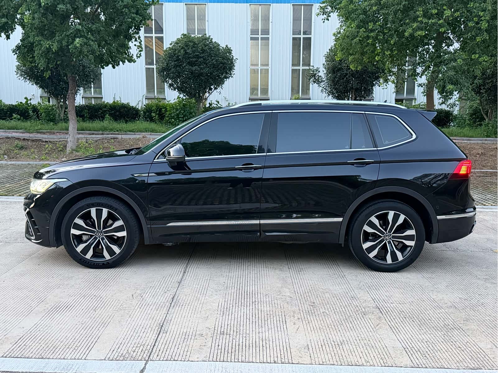 Volkswagen Tiguan L, 2022 14