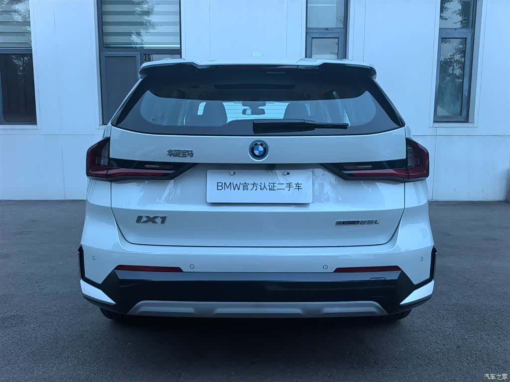 BMW iX1, 2025 4