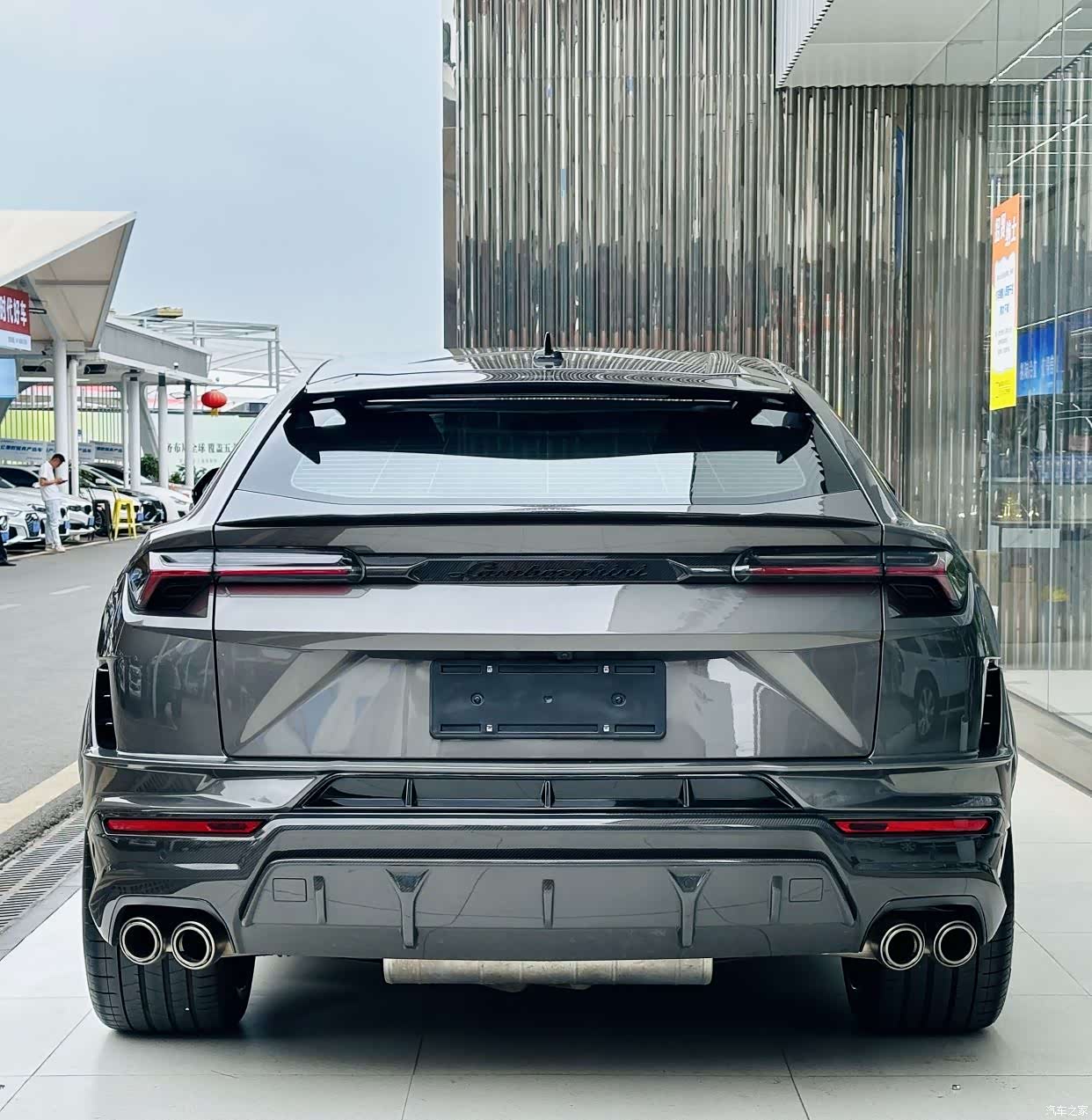Lamborghini Urus, 2024 3