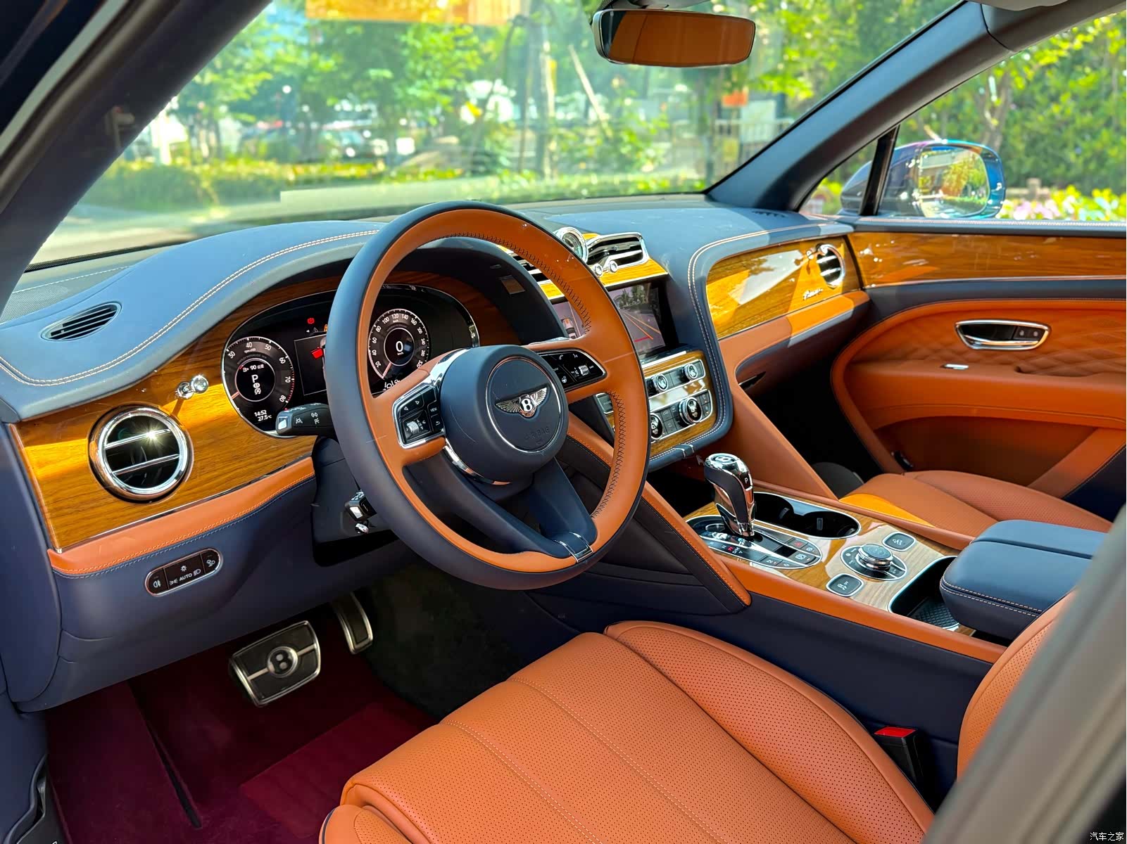 Bentley Bentayga, 2025 4
