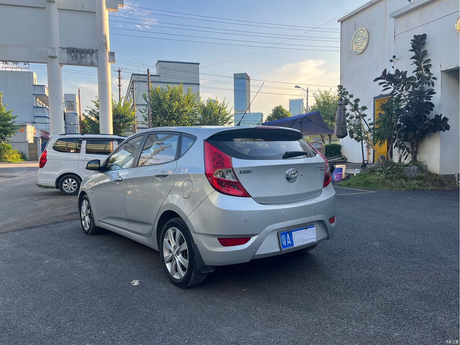 Hyundai GLS, 2012 6