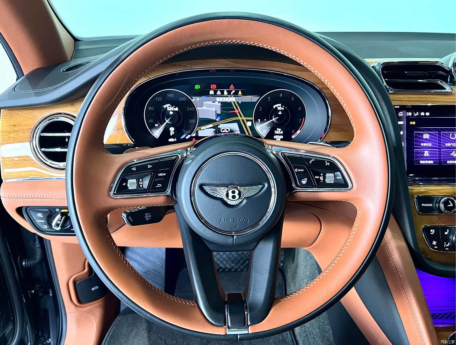 Bentley Bentayga, 2021 24