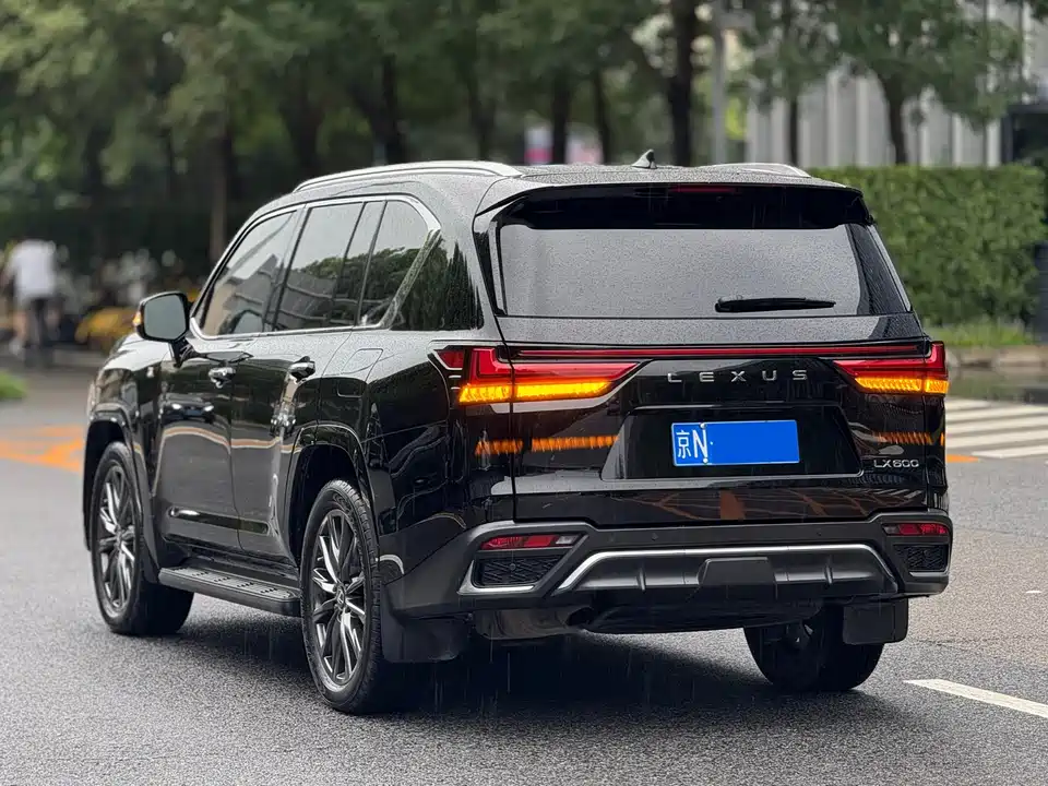 Lexus LX