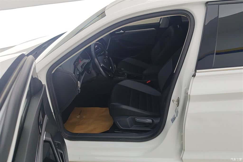 Volkswagen Sagitar, 2020 9