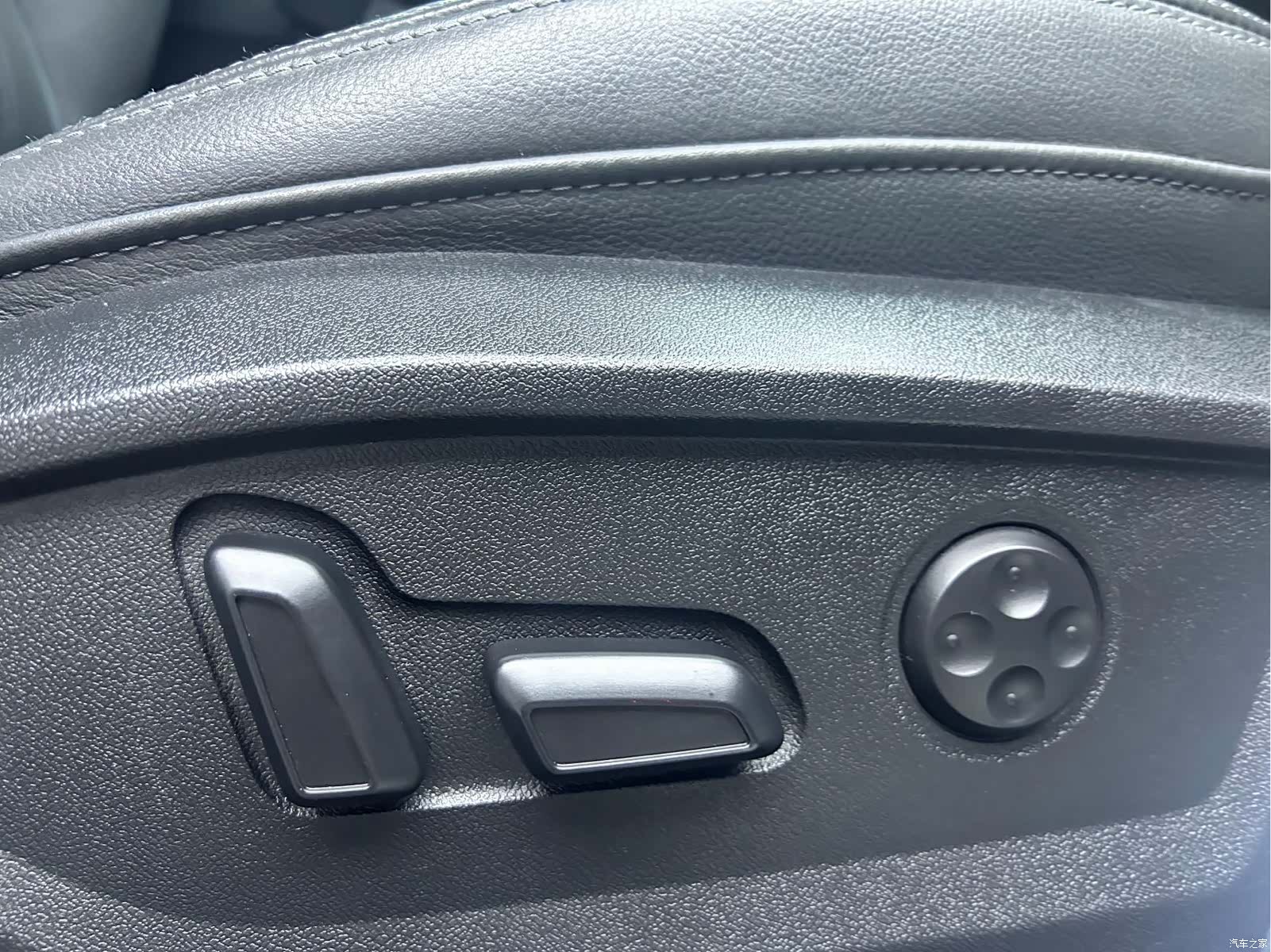 Audi Q2L, 2023 10