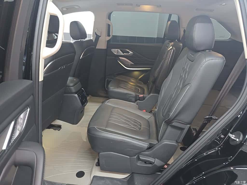 Hongqi HS7, 2025 24