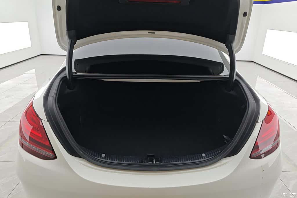 Mercedes-Benz C-Class, 2021 4