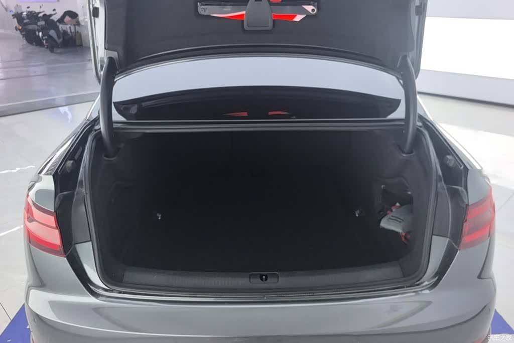 Audi A4L, 2019 4