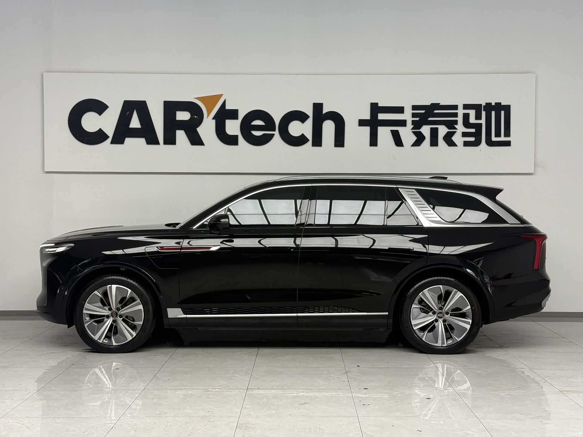 Hongqi E-HS9, 2023 3
