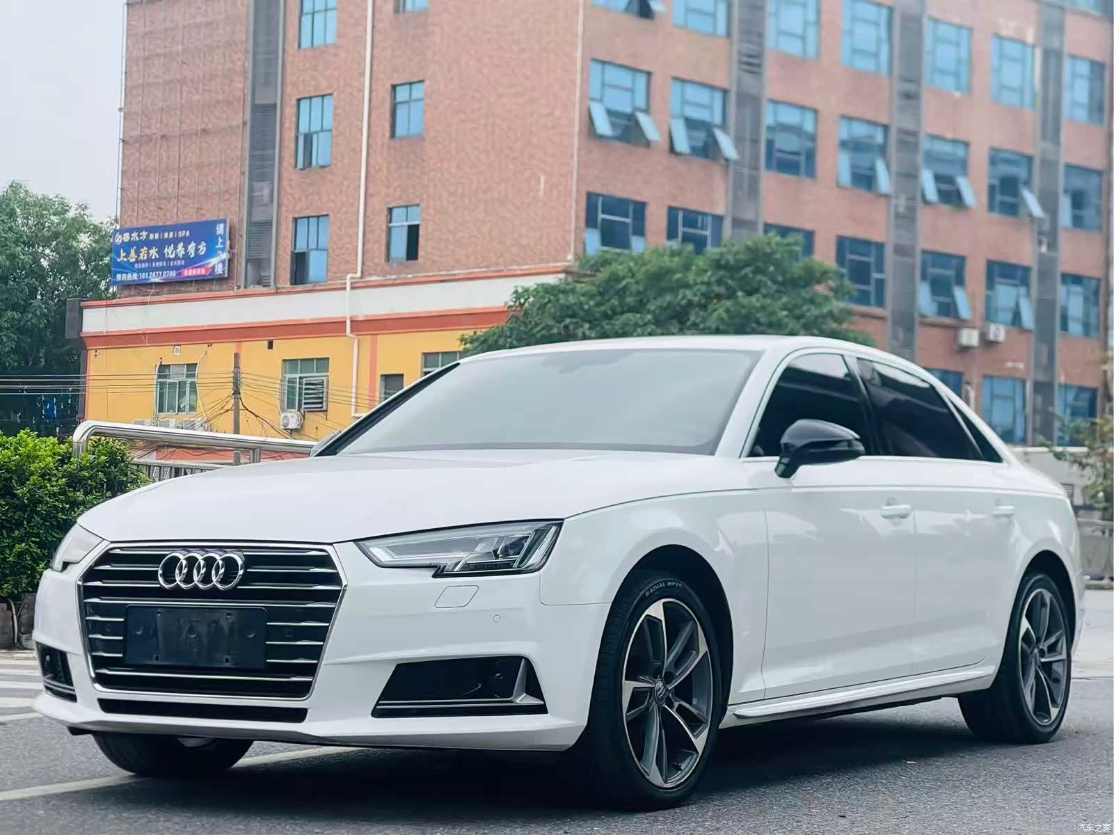 Audi A4L, 2018 1