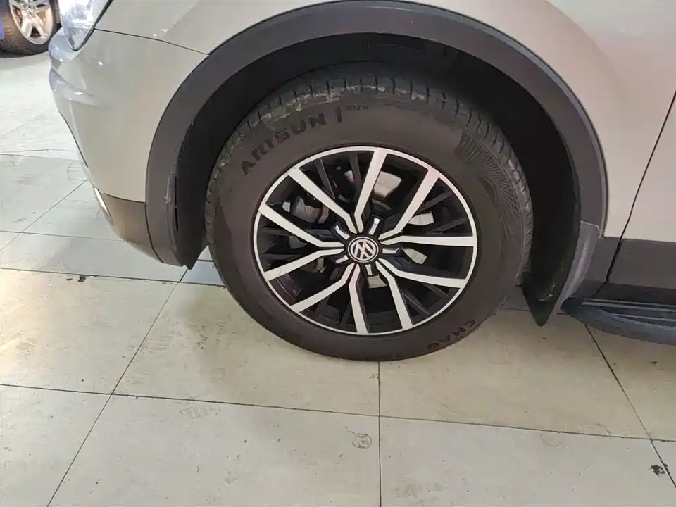 Volkswagen Tiguan L
