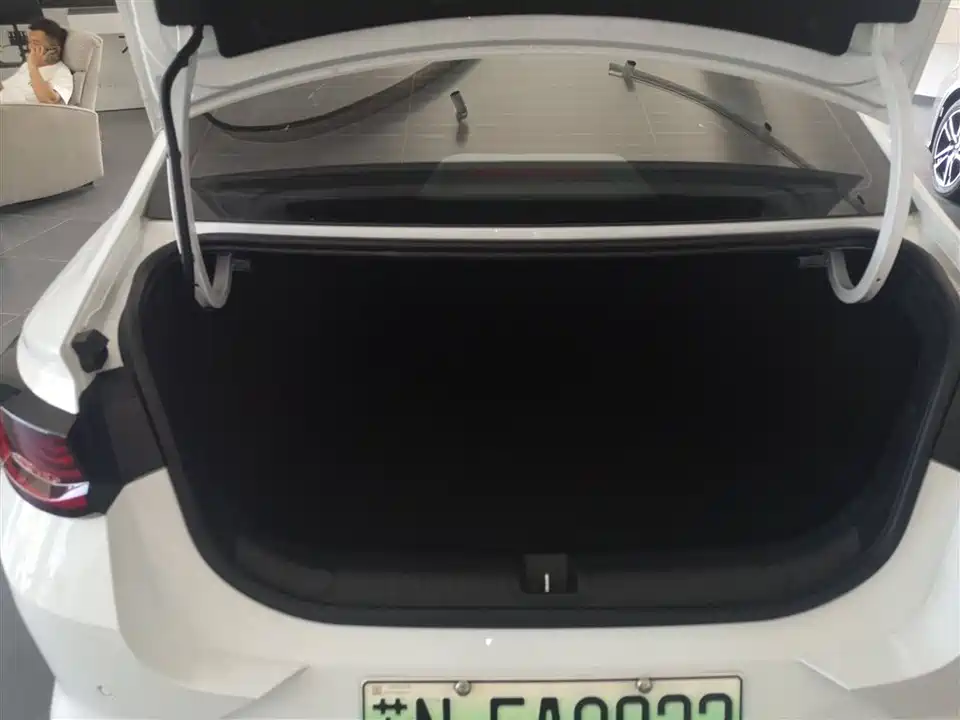 Geely Emgrand L HiP Geely Emgrand L HiP