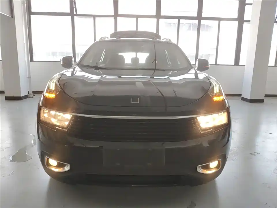 Lynk & Co 01
