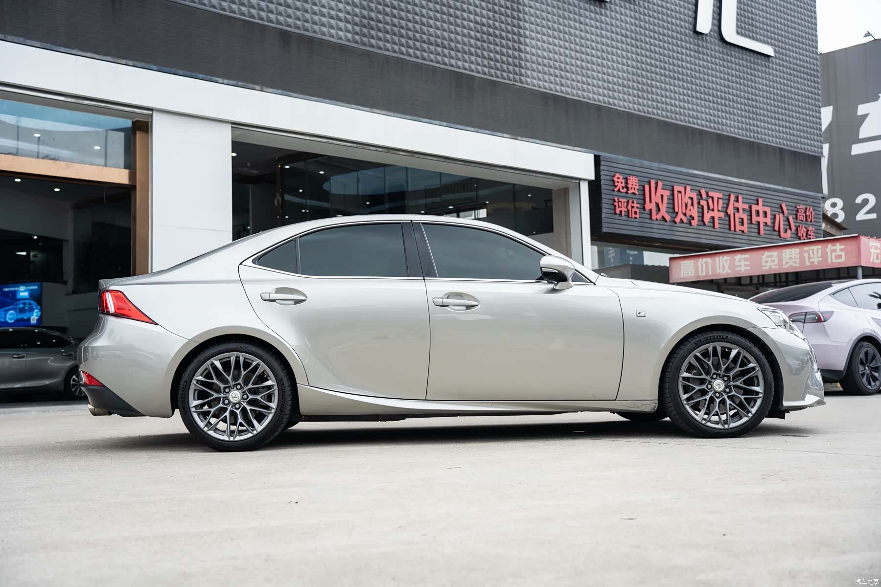 Lexus IS, 2016 3