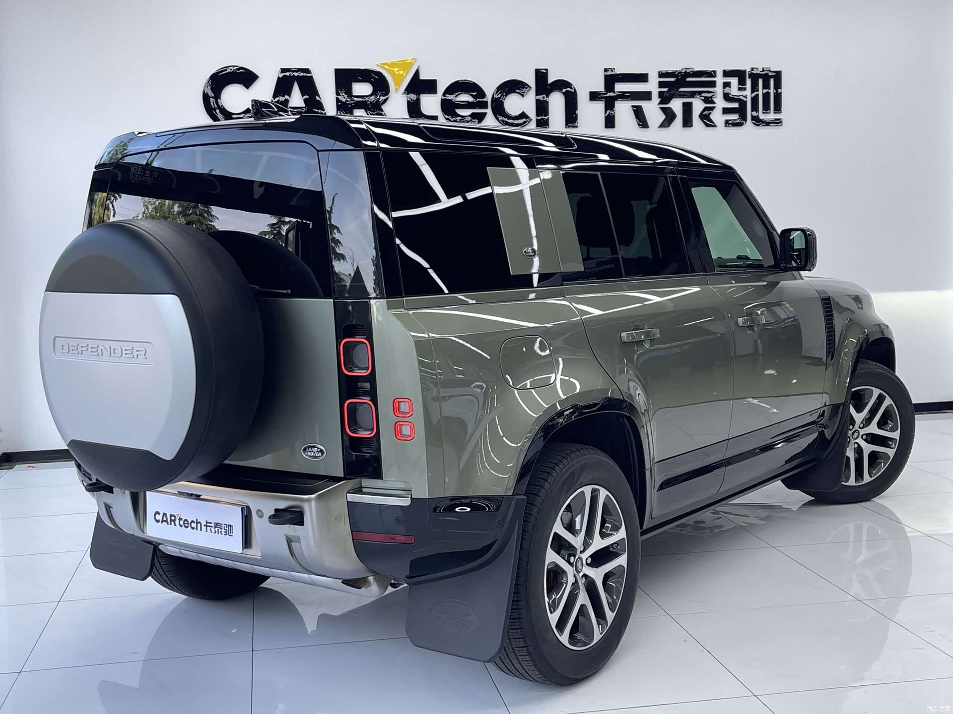 Land Rover Defender, 2021 3