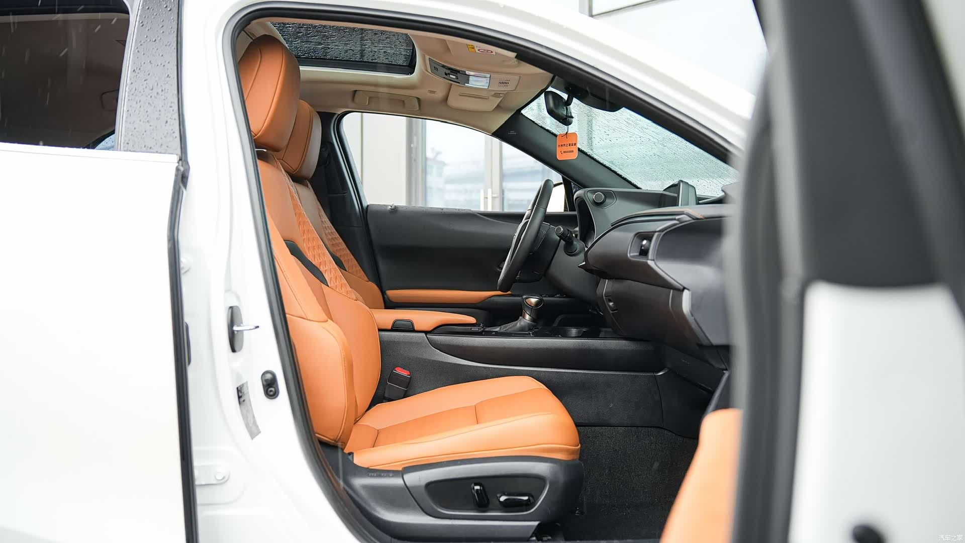 Lexus UX, 2021 11