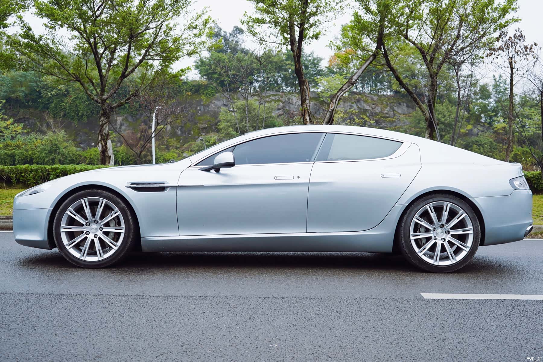 Aston Martin Rapide, 2012 4