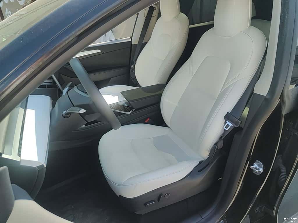 Tesla Model Y, 2022 15