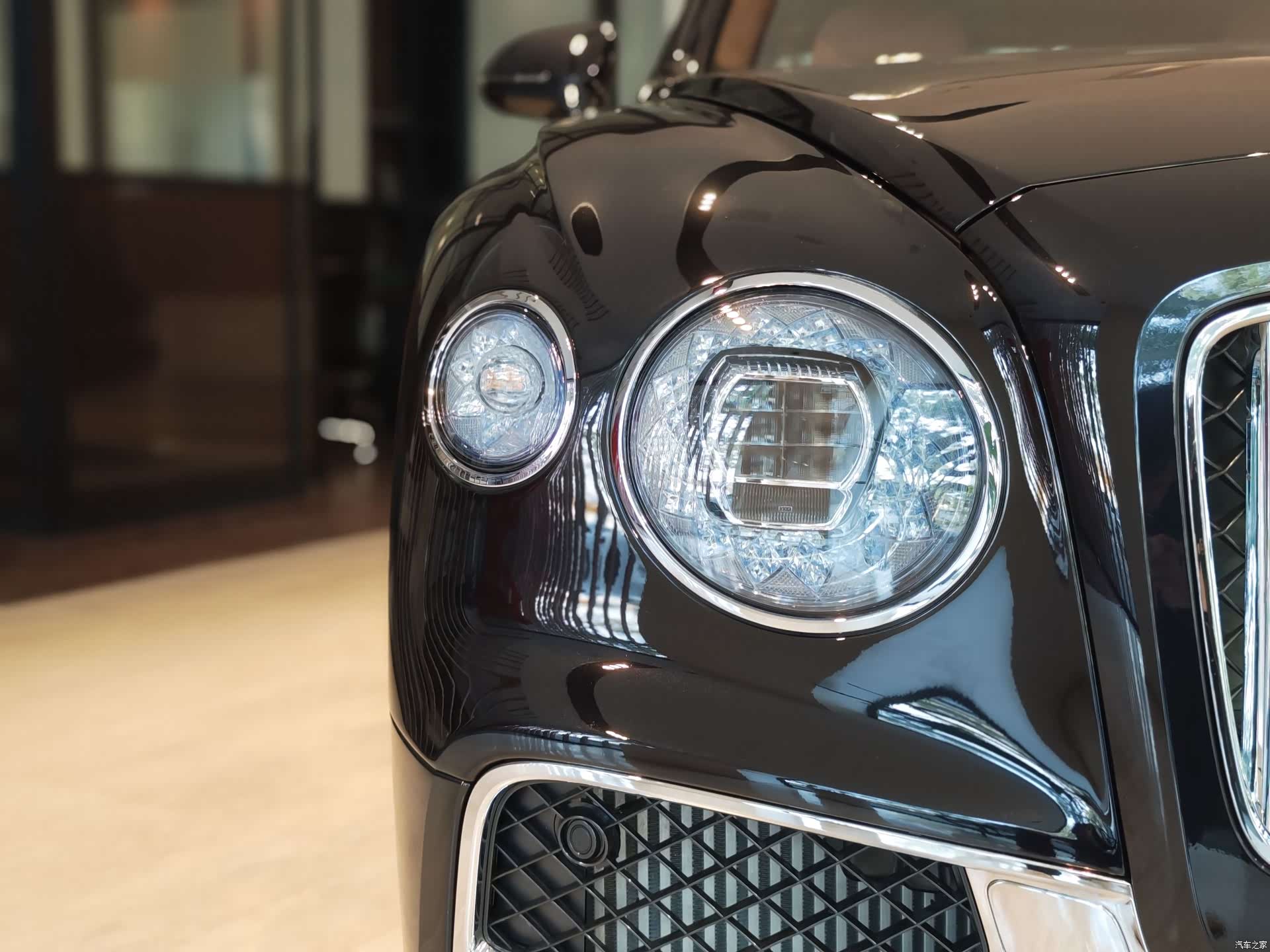 Bentley Flying Spur, 2024 4