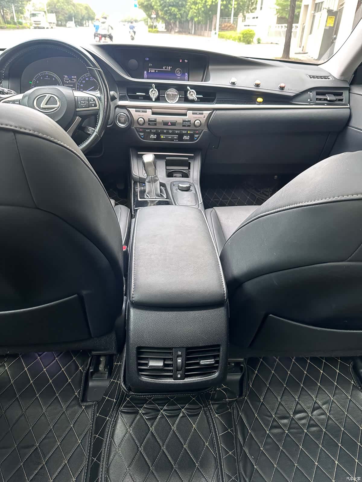Lexus ES, 2017 12