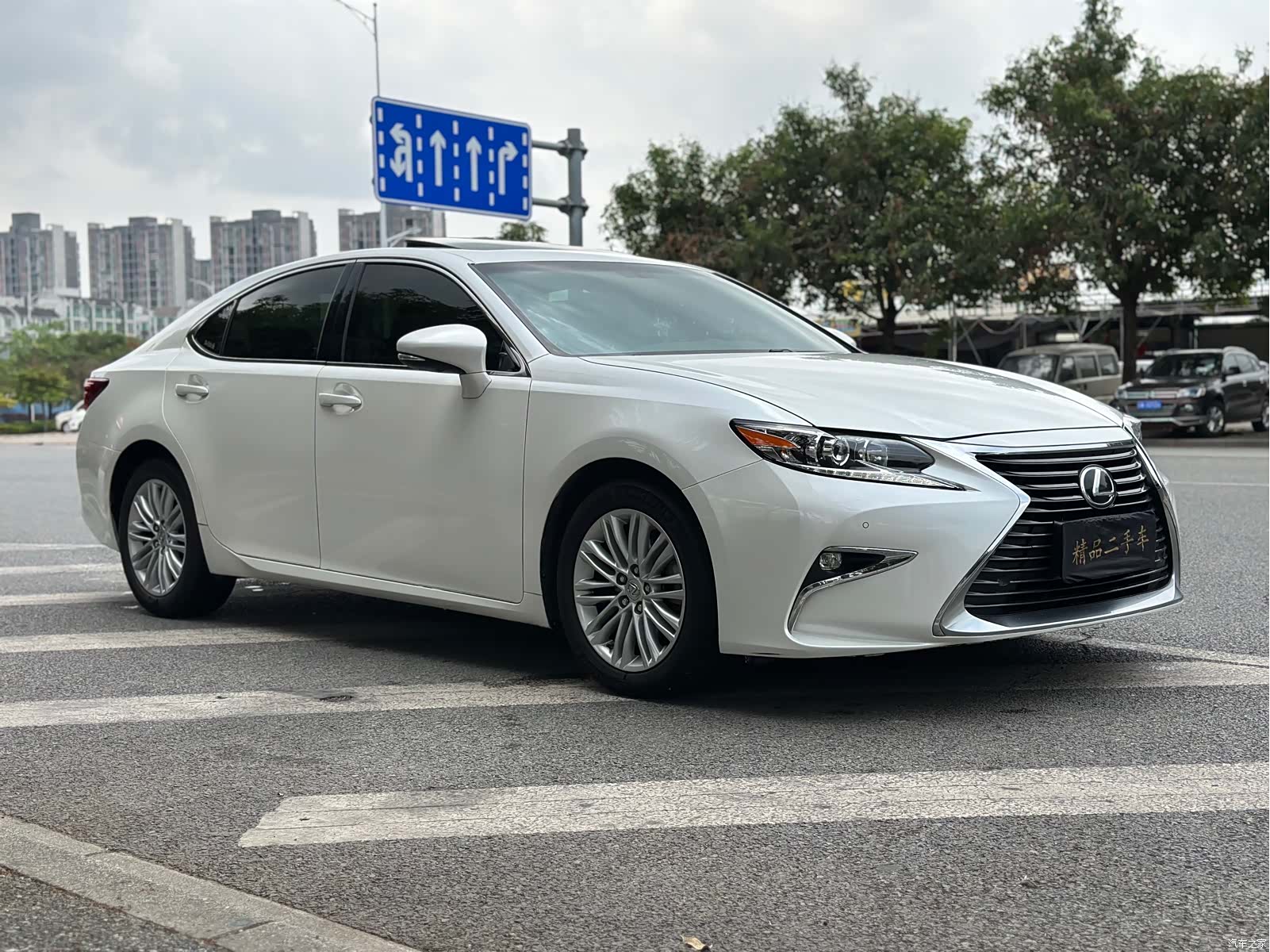 Lexus ES, 2017 3