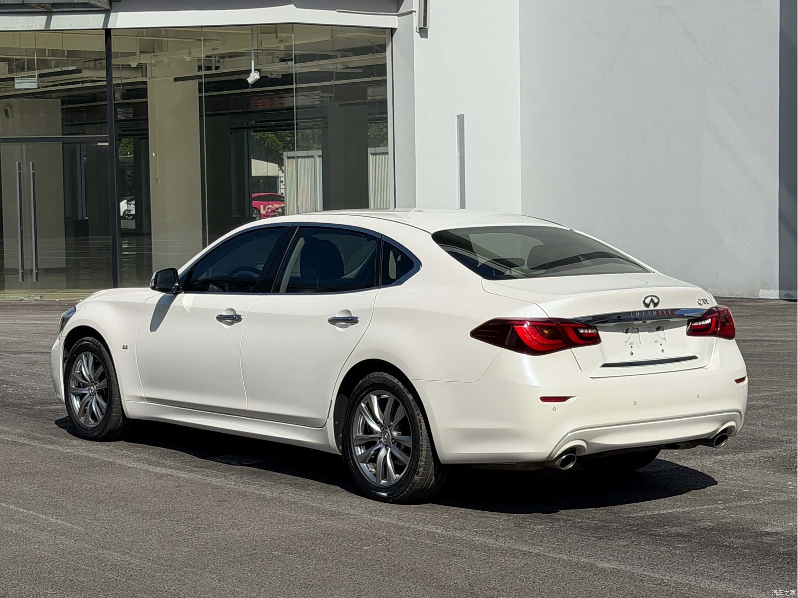 Infiniti Q70, 2016 6