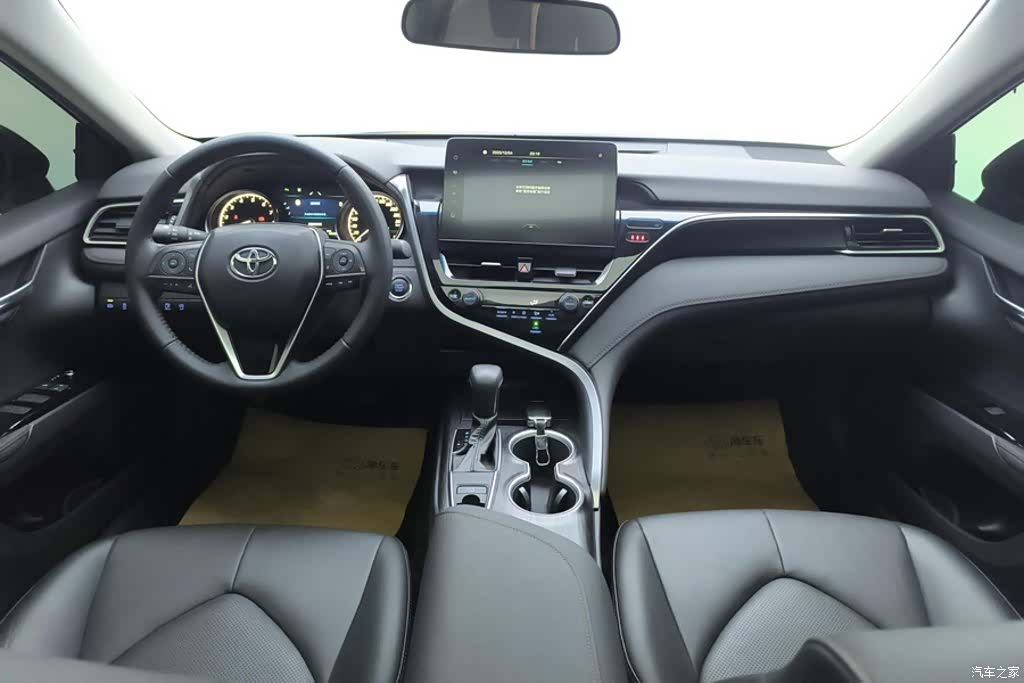 Toyota Camry, 2023 12