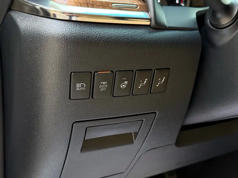 Toyota Elfa Toyota Elfa