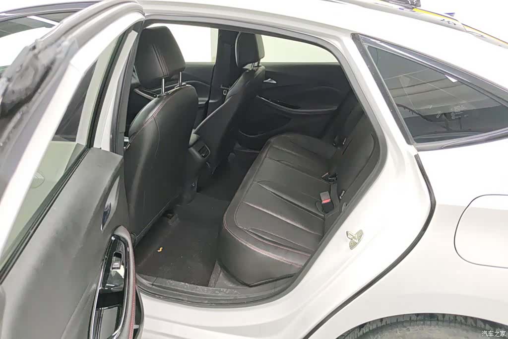 Buick Verano, 2022 11