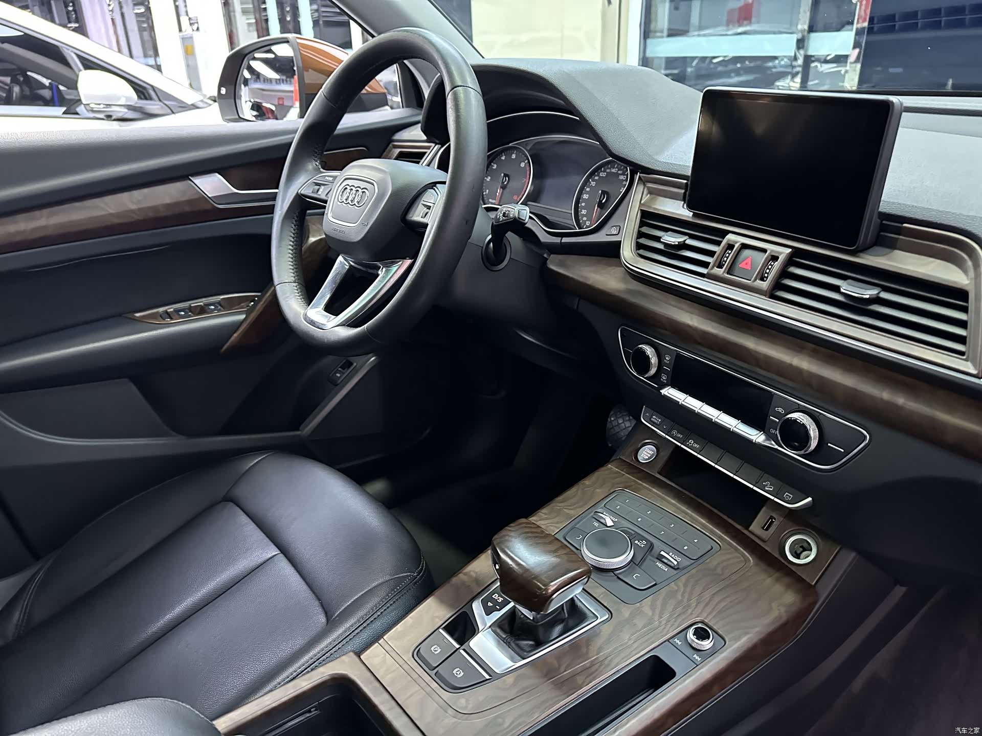 Audi Q5L, 2019 11