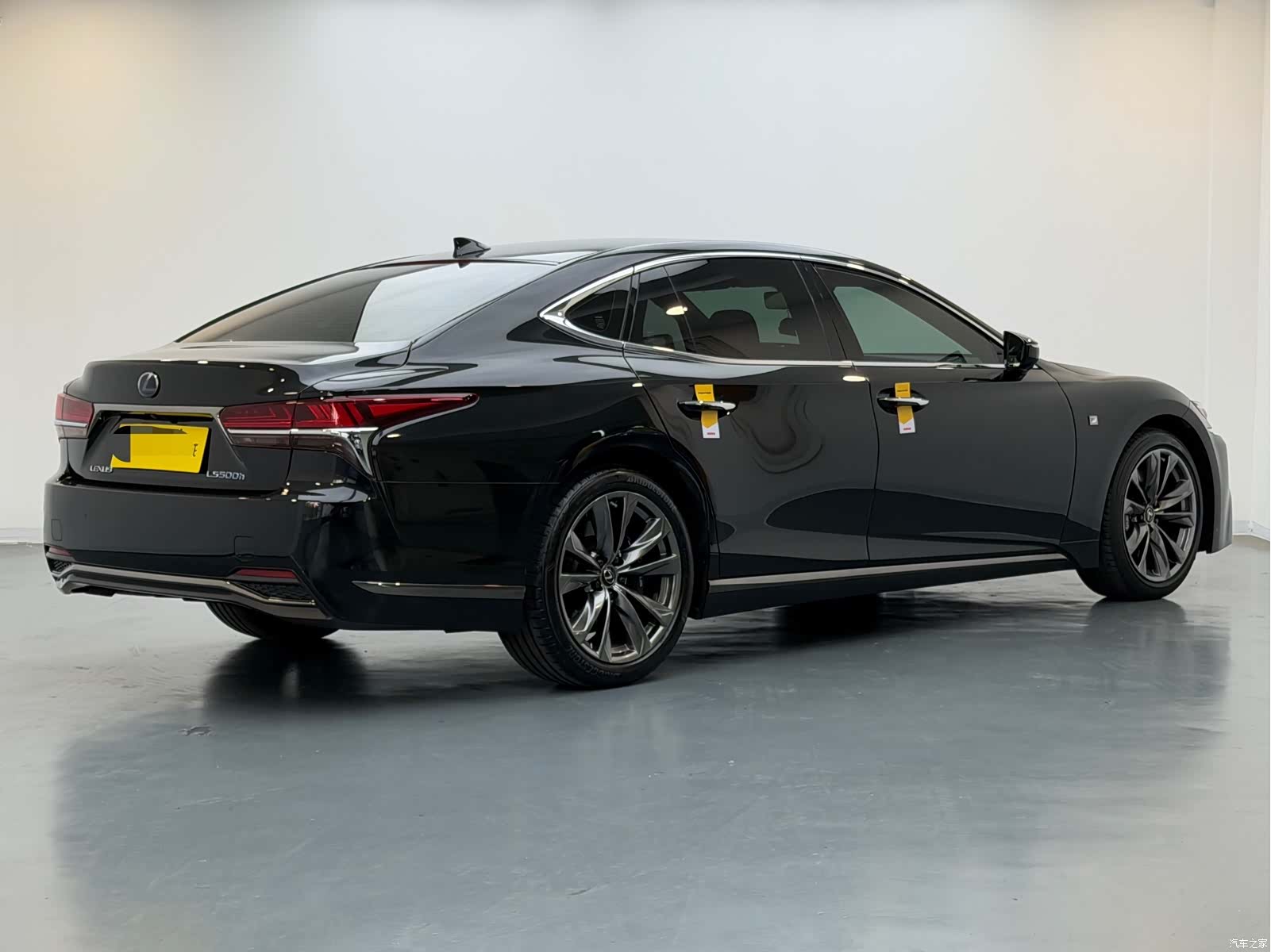 Lexus LS, 2019 4