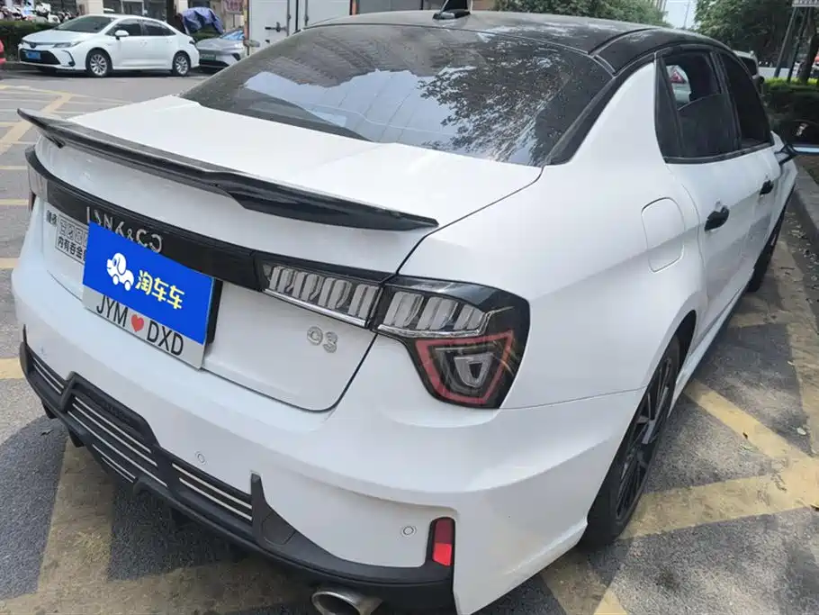 Lynk & Co 03