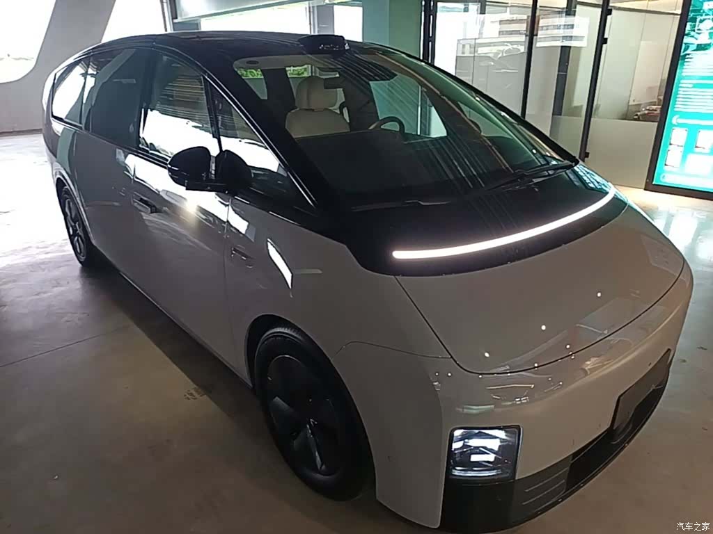 Li Auto MEGA, 2024 4