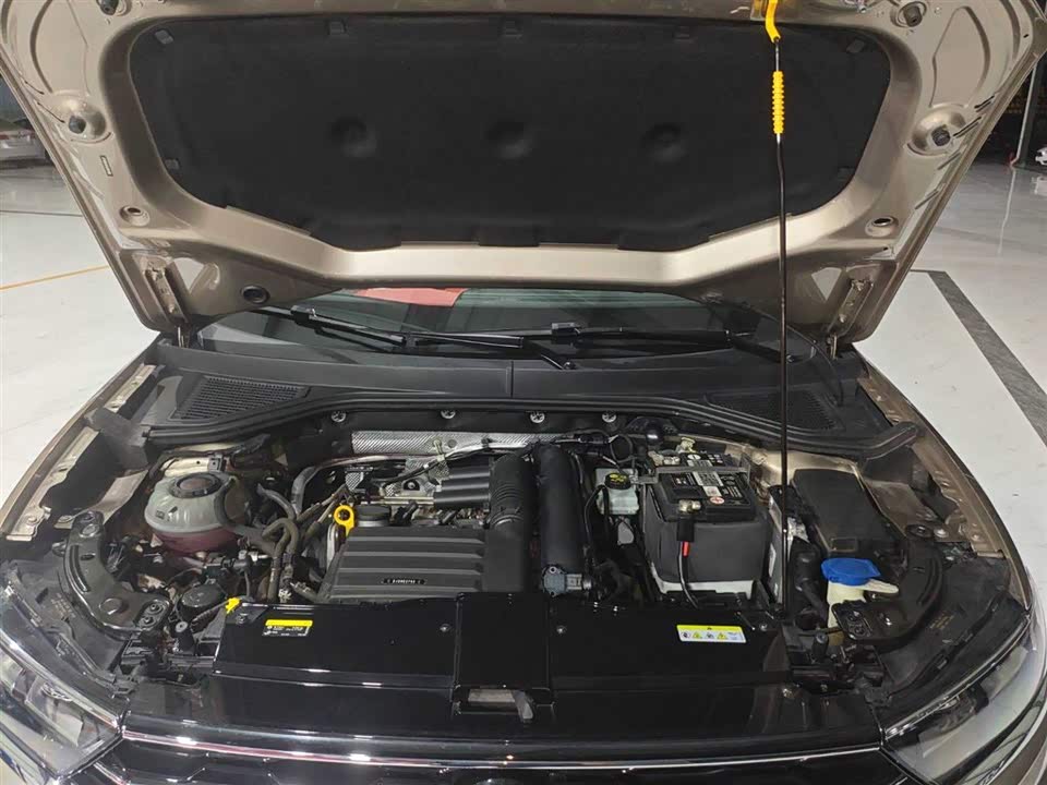 Volkswagen T-ROC exploring Songs