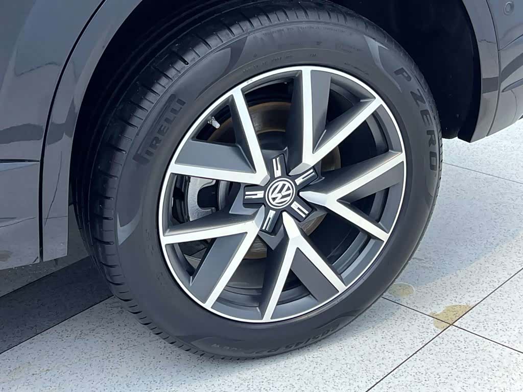 Volkswagen Touareg, 2019 все фото