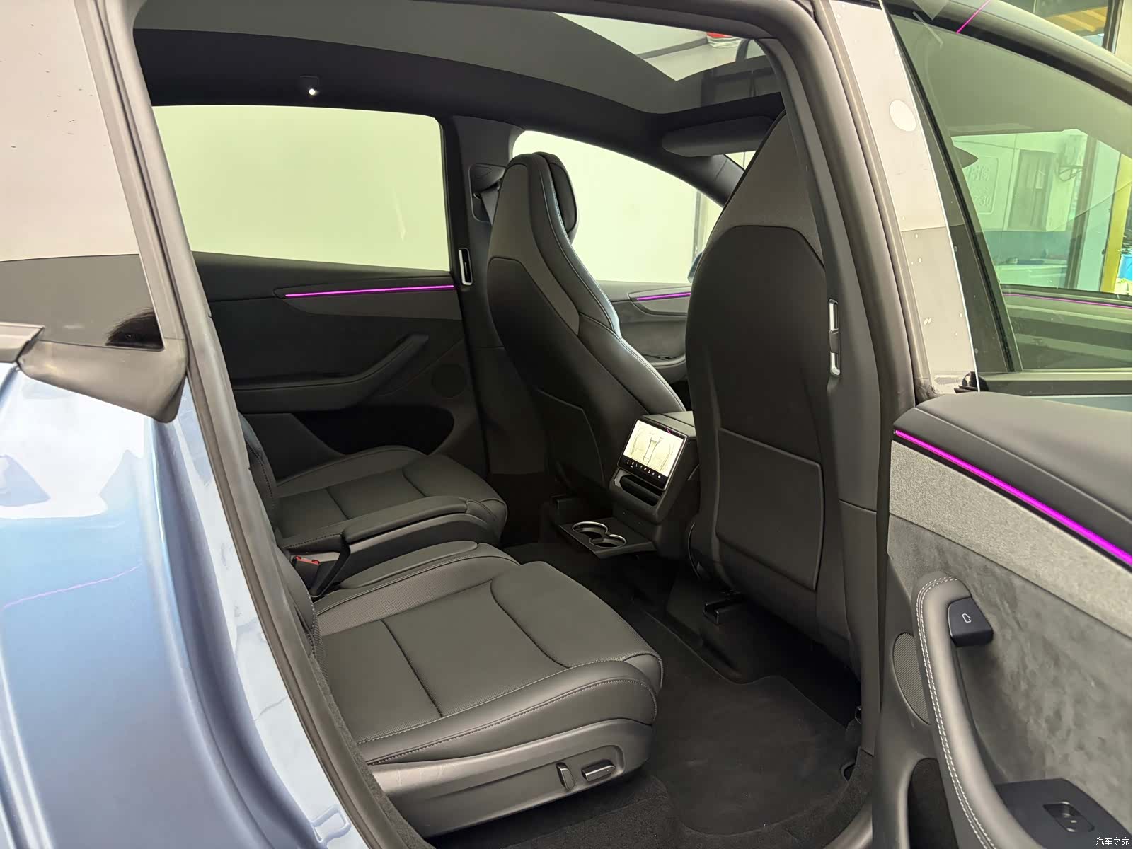 Tesla Model Y, 2026 9