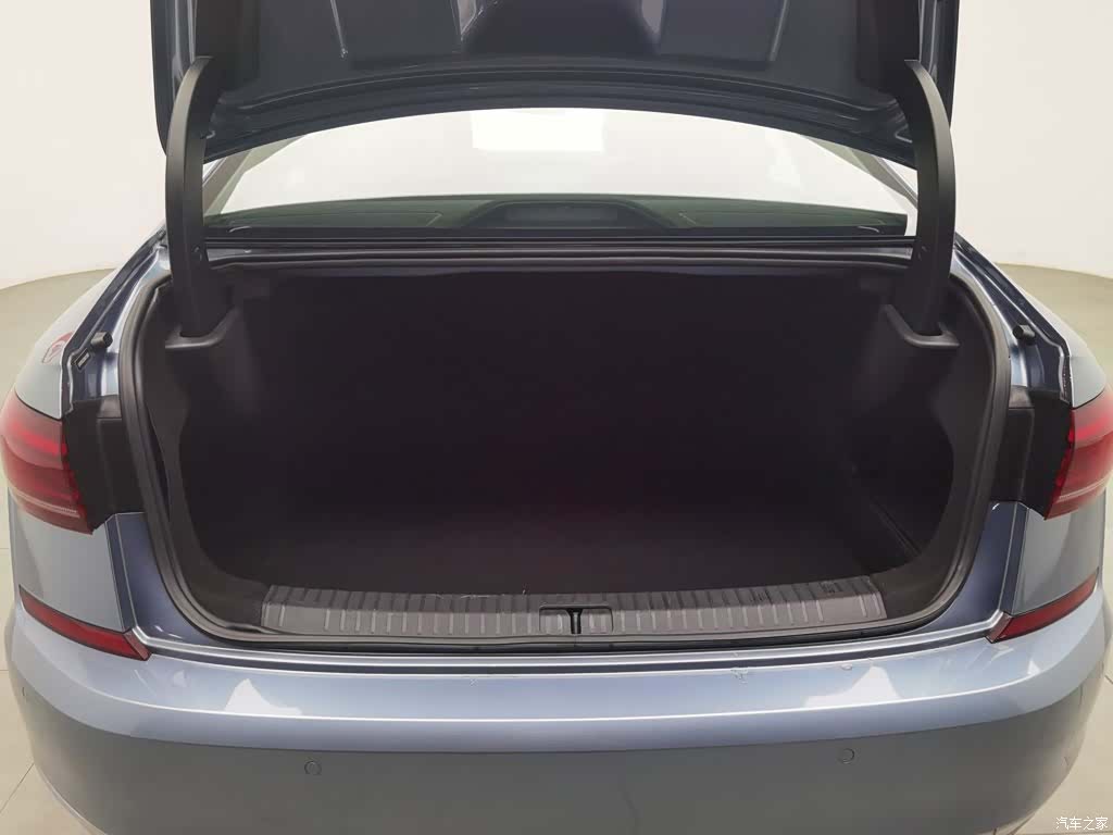 Volkswagen Passat, 2022 16