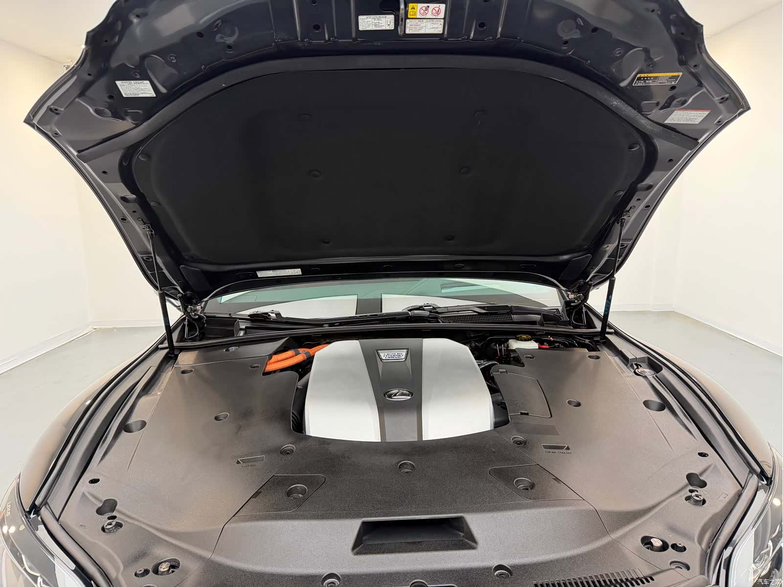 Lexus LS, 2019 19
